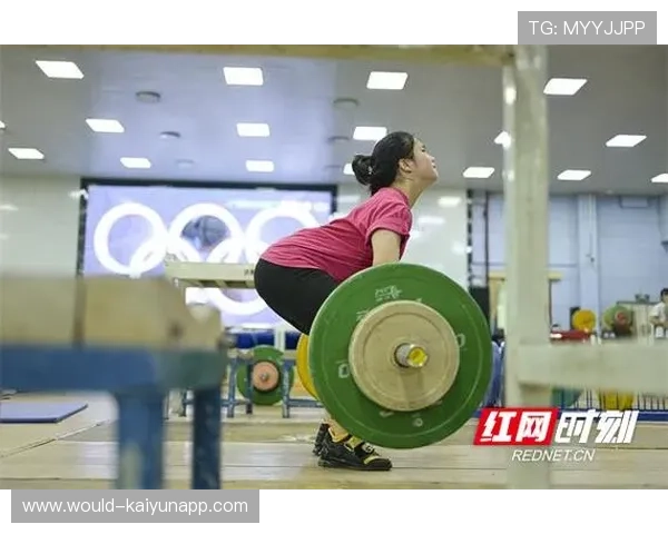 世界举重总决赛中国队在青年组中表现稳定为未来储备力量奠基